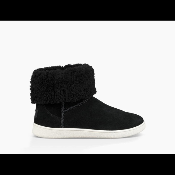 UGG Shoes - UGG Women’s Mika Classic Sneaker !